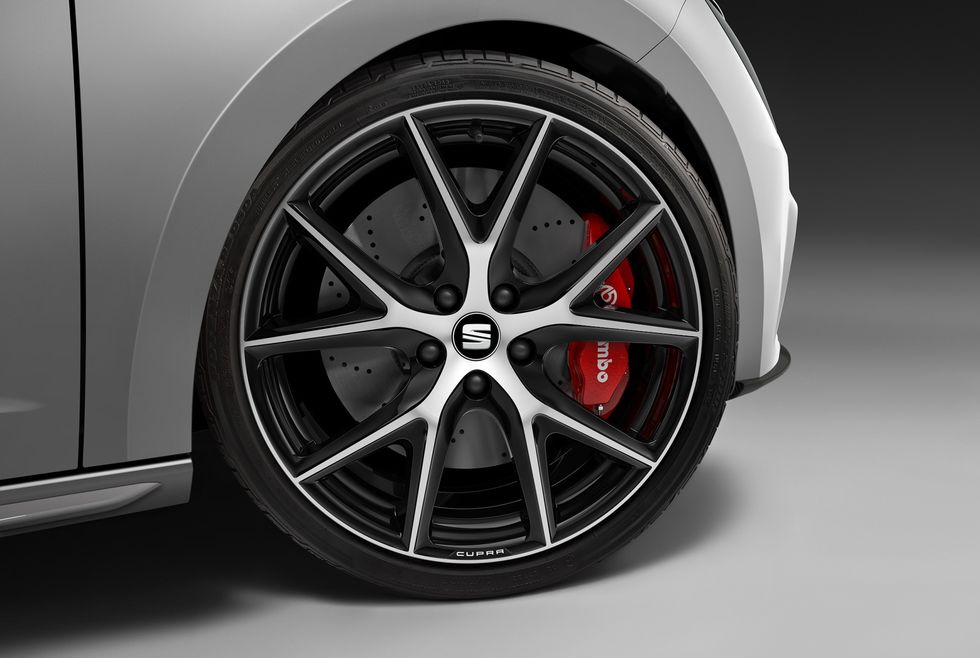 Alloy wheel, Rim, Wheel, Spoke, Vehicle, Tire, Automotive design, Car, Auto part, Automotive wheel system, 