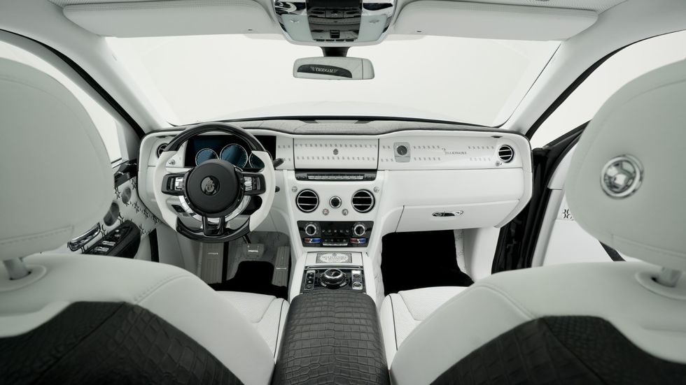 Vehicle, Car, Luxury vehicle, Steering wheel, Center console, Personal luxury car, Sport utility vehicle, 