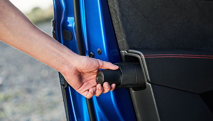 Vehicle door, Electric blue, Hand, Automotive exterior, Vehicle, Baggage, 