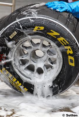 Automotive tire, Freezing, Automotive wheel system, Rim, Winter, Synthetic rubber, Snow, Auto part, Symbol, Tread, 
