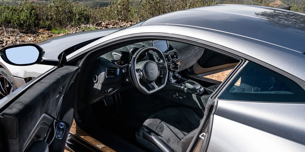 Aston Martin Vantage - interior