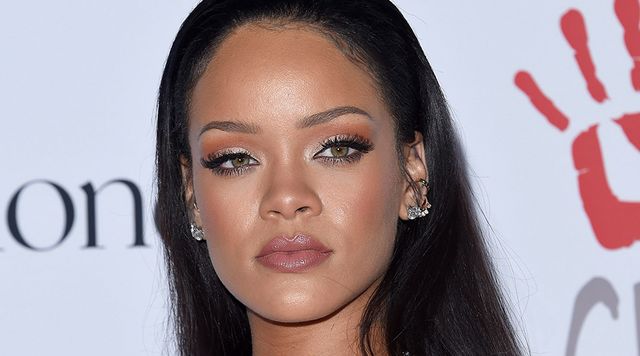 Rihanna lanza una nueva colección de maquillaje para fiesta