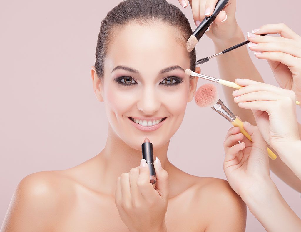 6 trucos para maquillar la piel grasa con acné