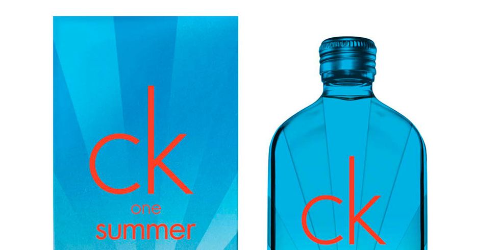 Water, Bottle, Perfume, Liquid, Fluid, Glass bottle, Liqueur, 
