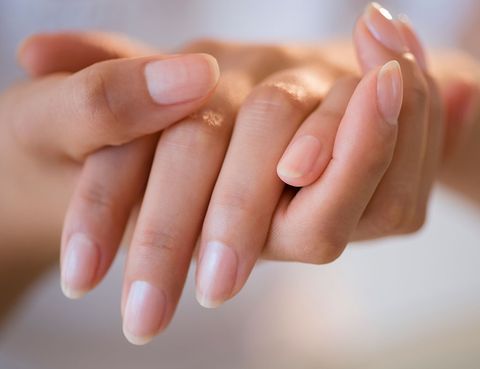 Consejos para evitar unas uñas quebradizas y escamadas