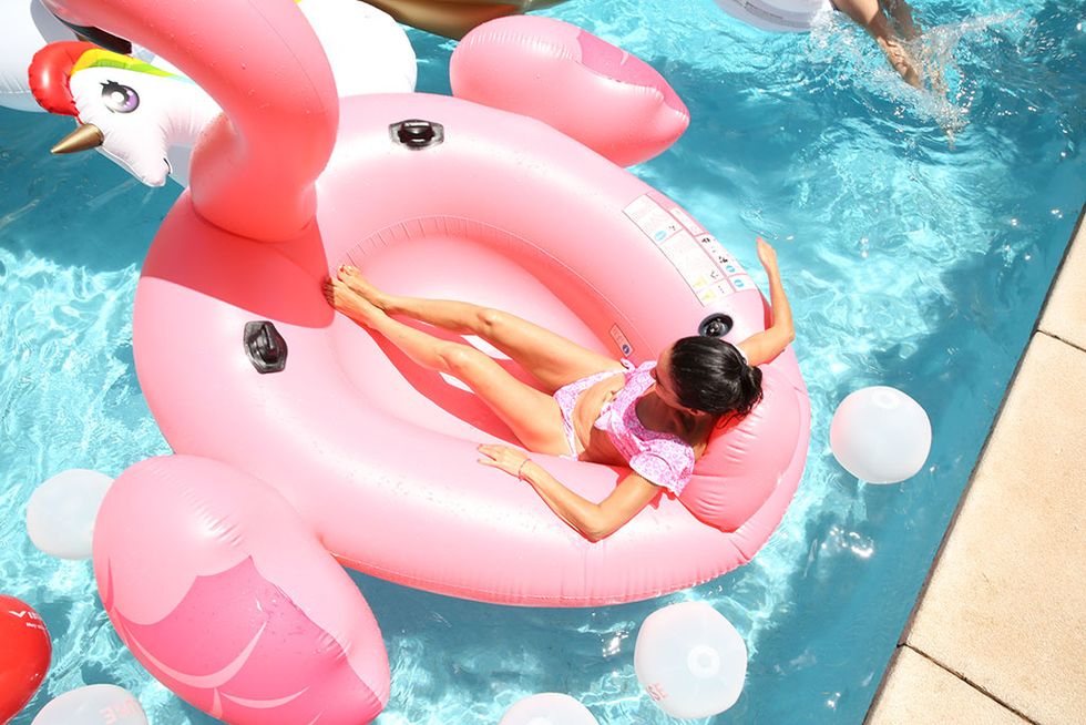 Pink, Inflatable, Cartoon, Games, Water bird, Leisure, Bathing, Toy, Balloon, 