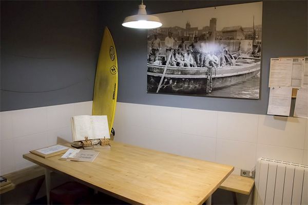Room, Table, Wood, Interior design, Furniture, Architecture, Plywood, Surfboard, Art, 