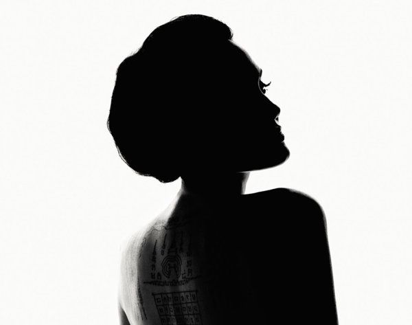 Shoulder, Style, Monochrome, Monochrome photography, Black-and-white, Neck, Black hair, Silhouette, Backlighting, Back, 
