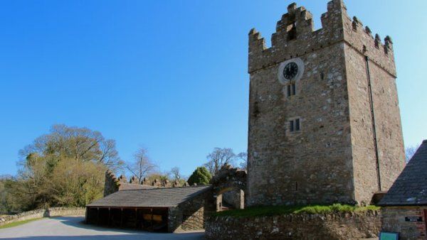 Property, Wall, Roof, Medieval architecture, Stone wall, Brick, Historic site, History, Castle, Village, 