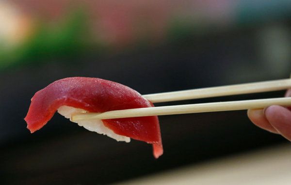Sashimi, Chopsticks, Food, Sushi, Material property, Cuisine, Japanese cuisine, Dish, 