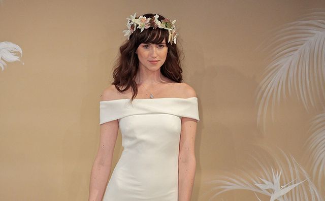 Clothing, Hair, Shoulder, White, Headpiece, Dress, Joint, Hair accessory, Hairstyle, Wedding dress, 