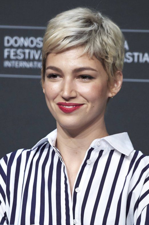 Hair, Face, Hairstyle, Blond, Eyebrow, Lip, Forehead, Chin, Pixie cut, Crop, 