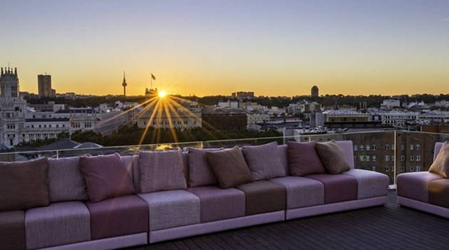 Couch, Dusk, Horizon, Evening, Sunset, Sunlight, Sunrise, Outdoor furniture, Residential area, Roof, 
