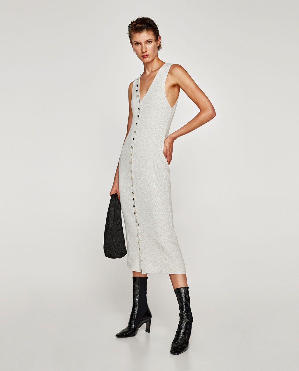 El vestido de Sara Carbonero que puedes encontrar en Zara