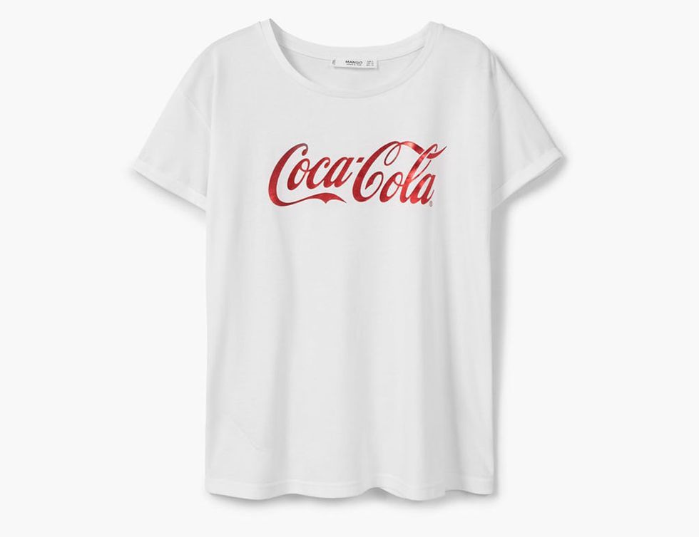 T-shirt, White, Clothing, Coca-cola, Sleeve, Carbonated soft drinks, Top, Drink, Cola, Plant, 