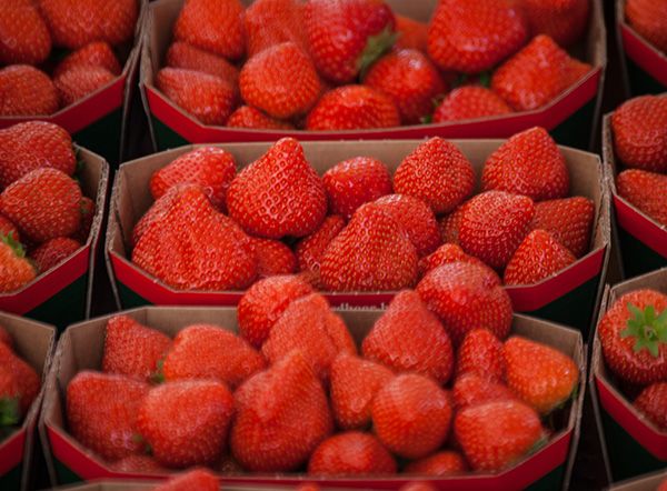 Food, Natural foods, Strawberry, Strawberries, Fruit, Local food, Berry, Red, Sweetness, Seedless fruit, 