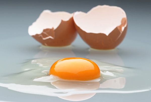 Egg yolk, Egg, Egg, Egg white, Food, Dish, Ingredient, Cuisine, Salted duck egg, Boiled egg, 