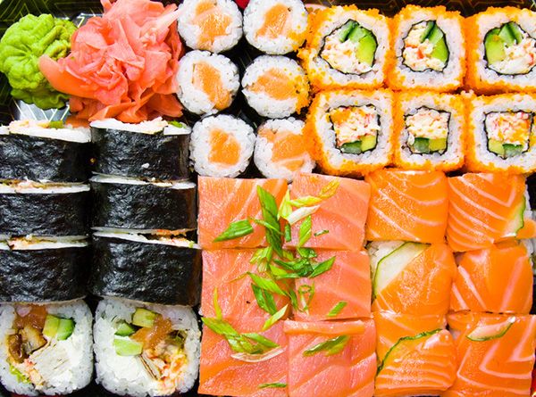 Dish, Cuisine, Gimbap, Food, Sushi, California roll, Nori, Smoked salmon, Comfort food, Sashimi, 