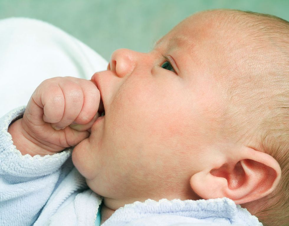 el tono de piel azulado en uñas y labios del bebé se debe a una bajada de temperatura
