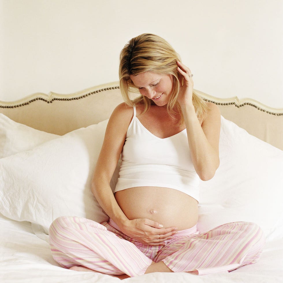 Sitting, Skin, Shoulder, Beauty, Stomach, Blond, Leg, Arm, Joint, Neck, 