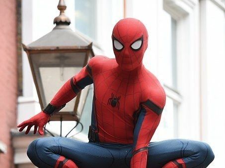 Los 12 trajes de Spider-Man en cine y televisión, del mejor al peor