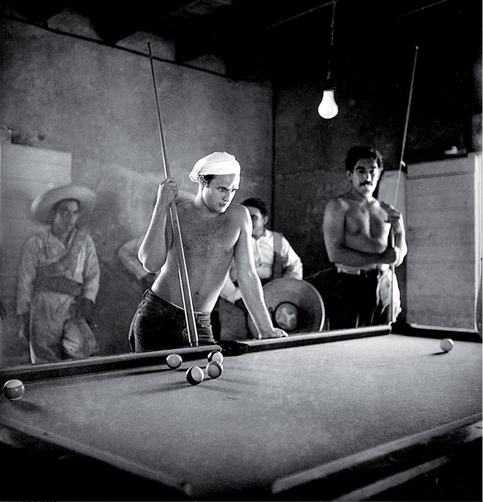 Recreation, Human body, Elbow, Pool, Chest, Indoor games and sports, Muscle, Pool player, Billiard table, Rope, 
