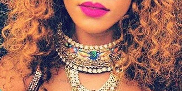 Lip, Hairstyle, Skin, Chin, Fashion accessory, Chest, Style, Beauty, Body jewelry, Jewellery, 