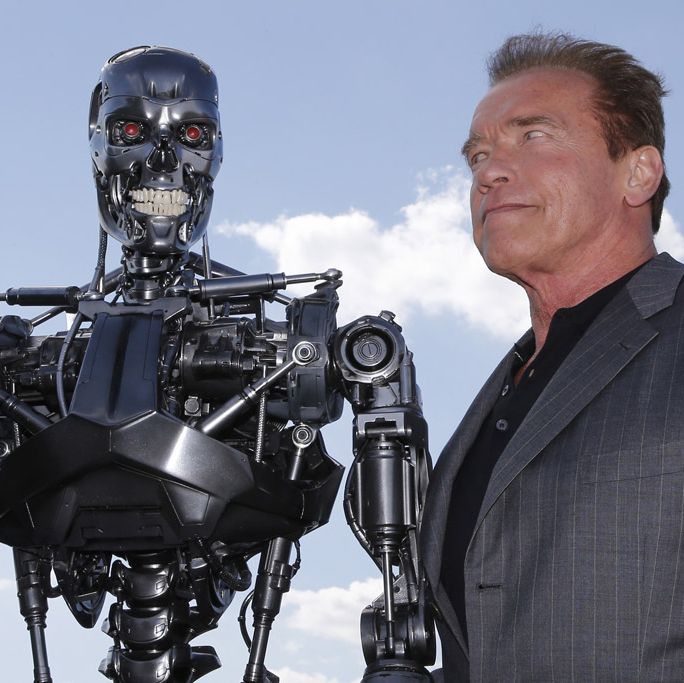 https://hips.hearstapps.com/es.h-cdn.co/fotoes/images/cinefilia/particularisimo-arnold-schwarzenegger/111802486-1-esl-ES/Particularisimo-Arnold-Schwarzenegger.jpg?crop=0.669xw:1.00xh;0.191xw,0&resize=1200:*