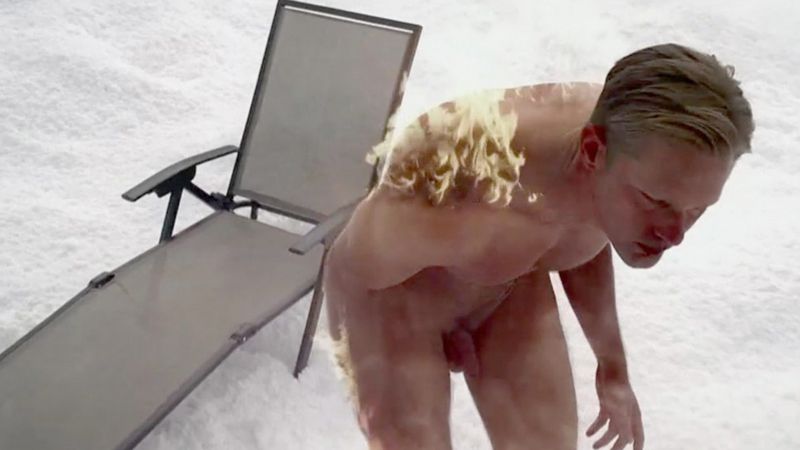 Alexander Skarsgard, desnudo y en llamas en 'True Blood'