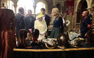 La Reina Isabel Ii Visita El Set De Juego De Tronos