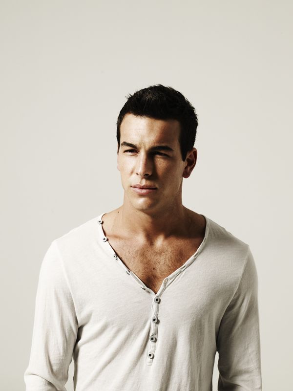 Sesión de fotos con Mario Casas por 'Grupo 7'