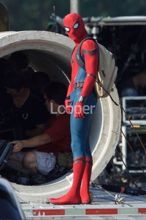 Spider-man, Fictional character, Carmine, Superhero, Costume, Hero, Synthetic rubber, Masque, Cape, Inflatable, 
