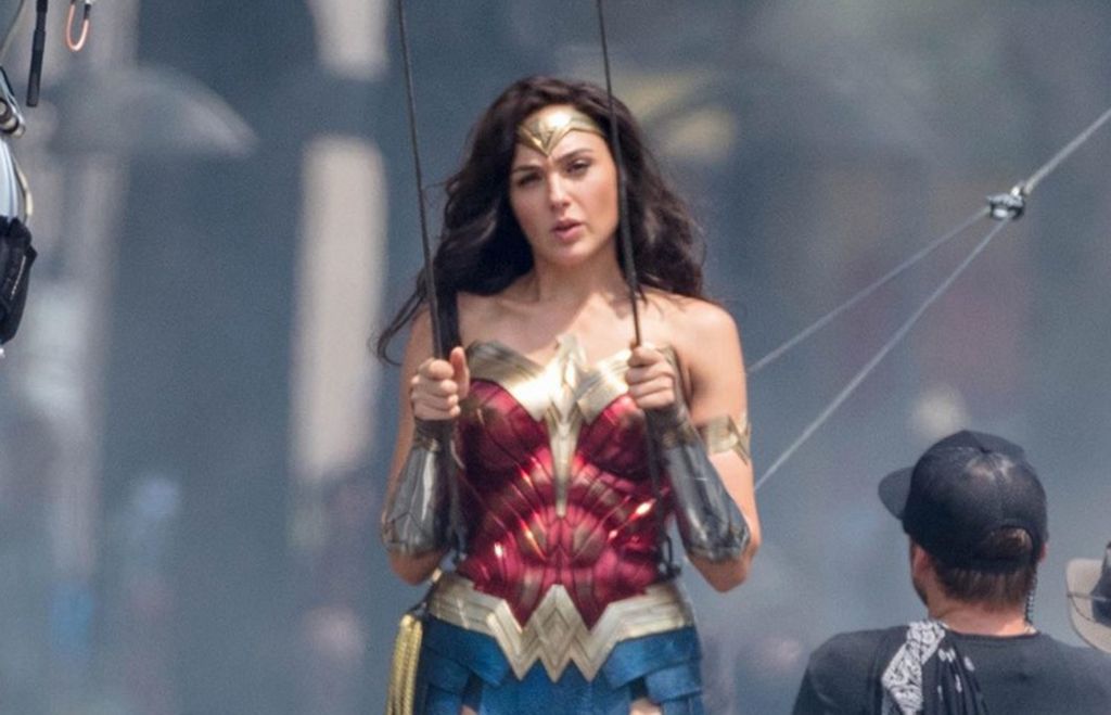 Primeras Imágenes De Gal Gadot Con El Jet Invisible En El Rodaje De ...