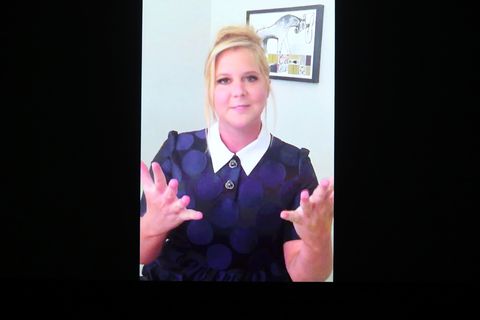 Finger, Collar, Formal wear, Gesture, Picture frame, Blond, Employment, Thumb, Button, Cuff, 