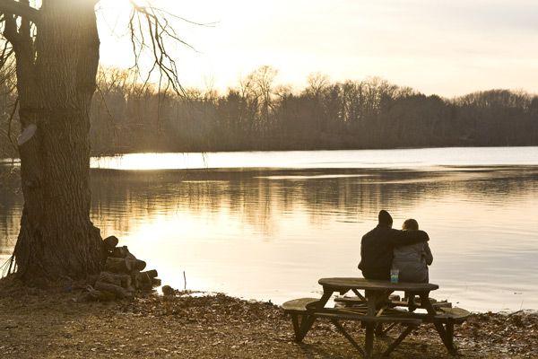 Water, Bank, People in nature, Sunlight, Outdoor furniture, Sitting, Outdoor bench, Sunset, Evening, Lake, 