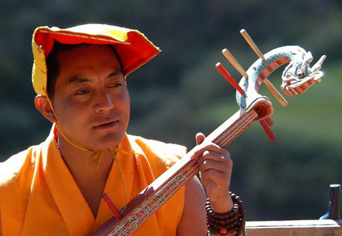 Hat, String instrument, Headgear, Temple, Plucked string instruments, Shotgun, String instrument, Sun hat, Folk instrument, Tradition, 