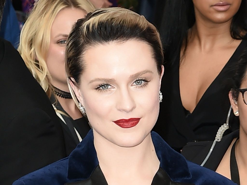 Evan Rachel Wood habla de su bisexualidad al recibir un premio por la visibilidad LGTB