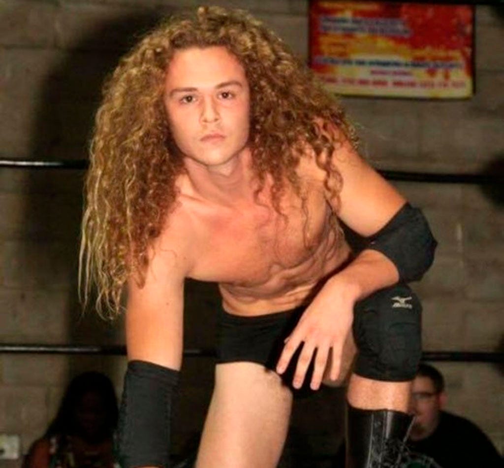 El hijo de Luke Perry triunfa en la lucha libre