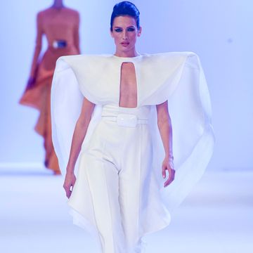 Fashion show, Shoulder, Joint, Style, Fashion model, Runway, Fashion, Model, Costume design, Fashion design, 
