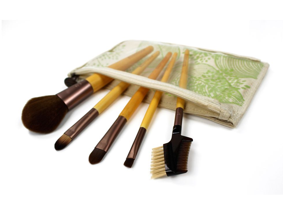Beige, Musical instrument accessory, Brush, Makeup brushes, Fastener, Household hardware, Tool, Brass, Screwdriver, Stationery, 