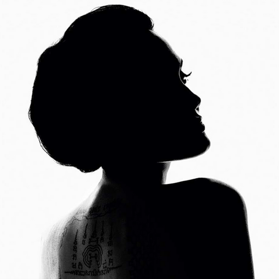 Shoulder, Style, Neck, Black hair, Black-and-white, Monochrome photography, Monochrome, Silhouette, Backlighting, Portrait photography, 
