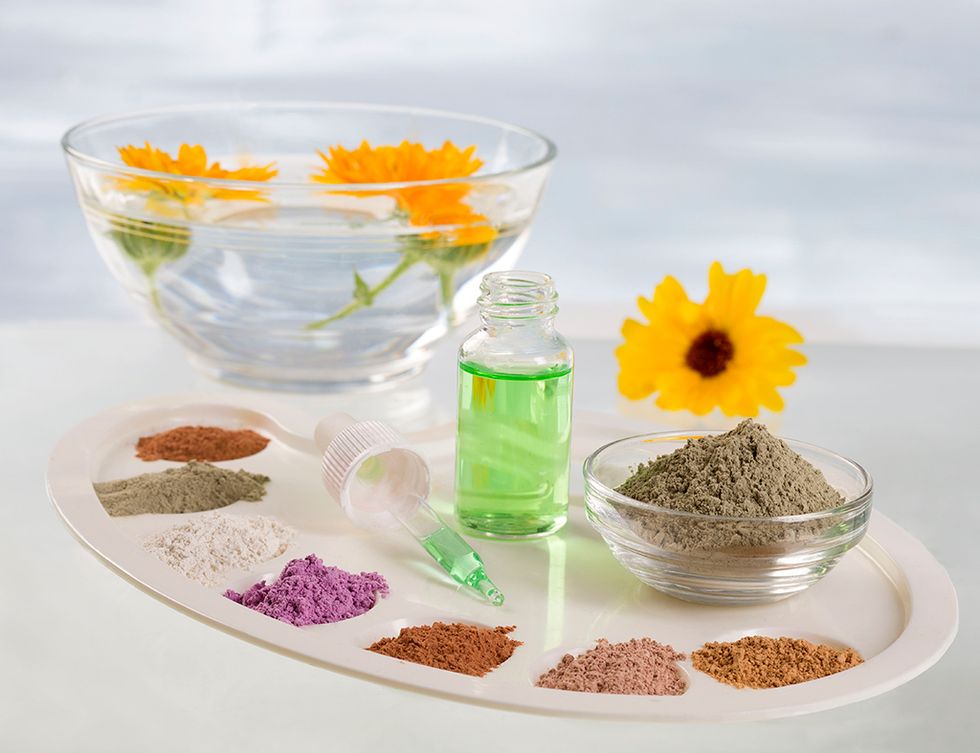 Ingredient, Liquid, Spice, Lavender, Serveware, Dishware, Flowering plant, Powder, Spice mix, Chemical compound, 