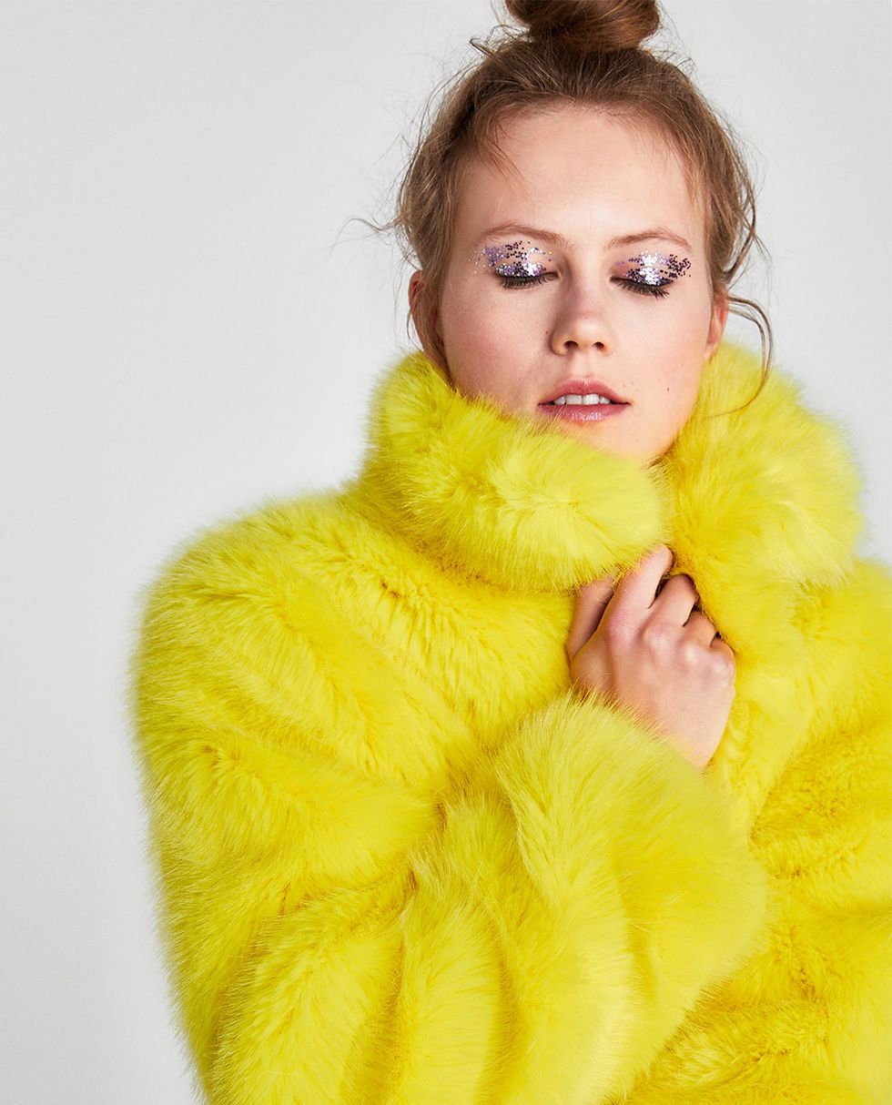 Fur, Fur clothing, Yellow, Face, Clothing, Skin, Beauty, Lip, Outerwear, Feather boa, 