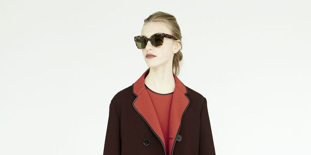 Clothing, Eyewear, Vision care, Coat, Collar, Sleeve, Hand, Sunglasses, Joint, Outerwear, 