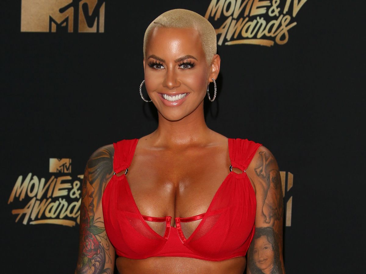 Amber Rose posa desnuda y las redes se vuelven locas