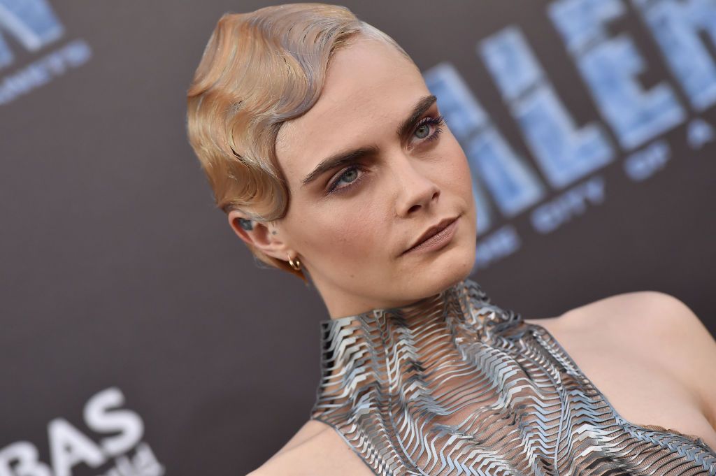 Cara Delevingne muestra sus dotes como cantante en su última película