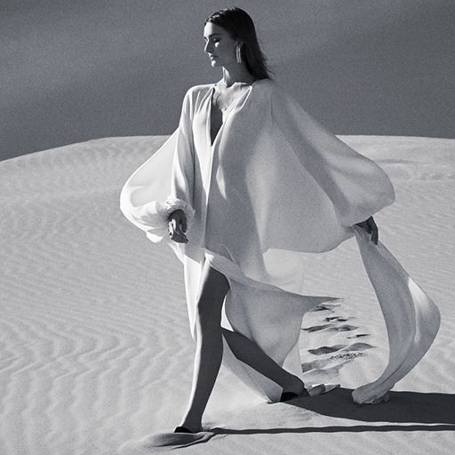 Sand, Aeolian landform, Fashion model, Dune, Desert, Erg, Singing sand, Model, Ankle, Fashion design, 