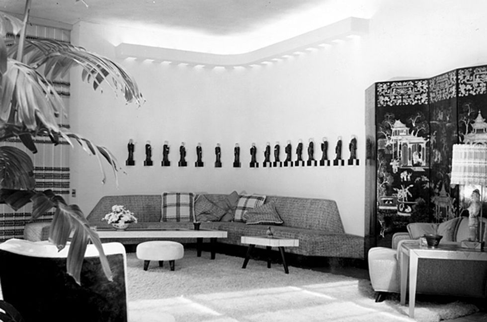 White, Black-and-white, Black, Room, Interior design, Monochrome photography, Monochrome, Furniture, Living room, Building, 