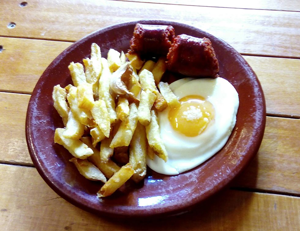 Dish, Food, Cuisine, Egg and chips, Ingredient, Breakfast, Fried food, Egg, Full breakfast, Meal, 