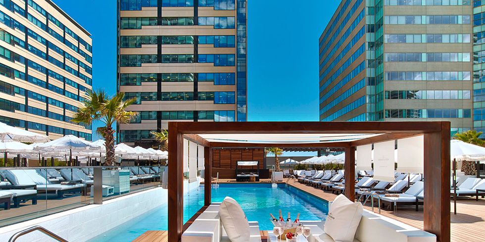 Architecture, Swimming pool, Condominium, Property, Apartment, Real estate, Tower block, Outdoor furniture, Commercial building, Building, 